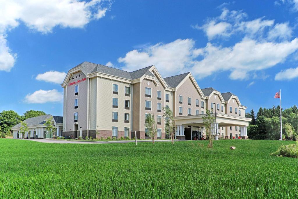 Hampton Inn & Suites Cazenovia image