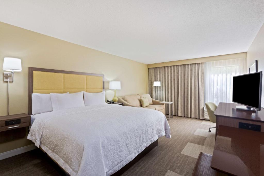 Hampton Inn by Hilton Sault Ste Marie - Tap to explore photos