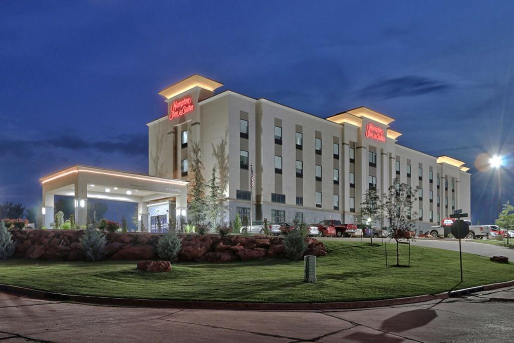 Hampton Inn & Suites Guthrie, OK photo 2