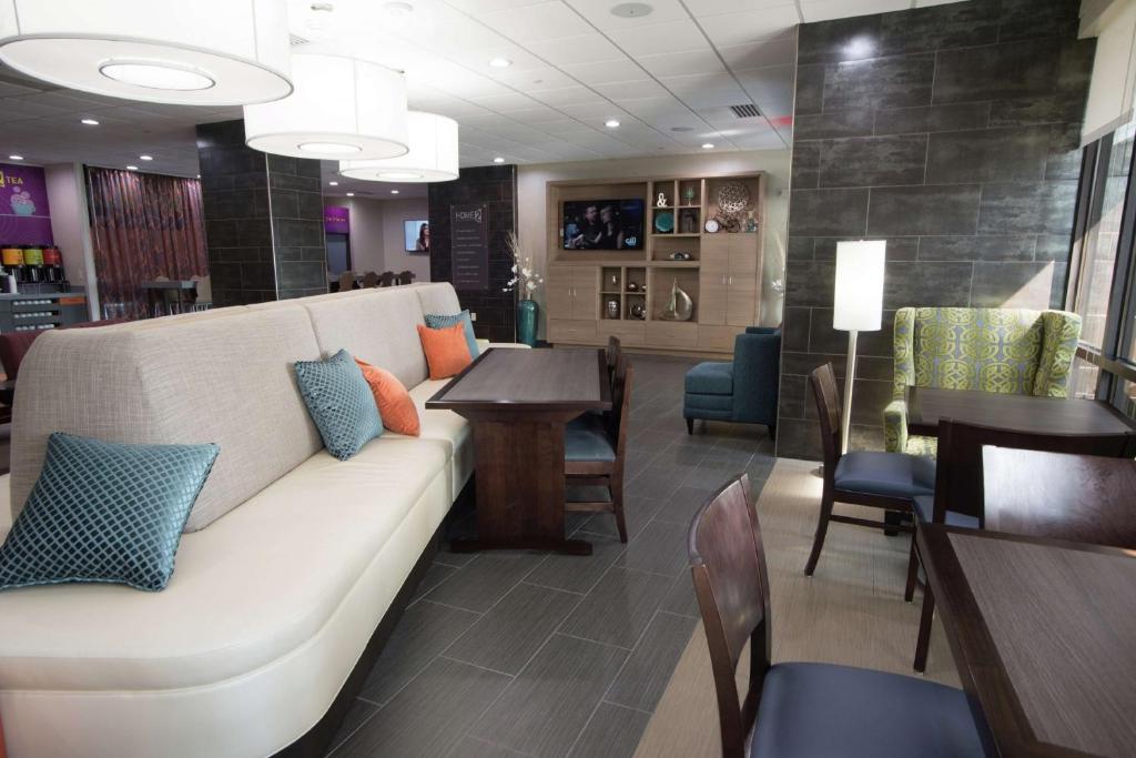 Home2 Suites by Hilton Tulsa Hills photo 2
