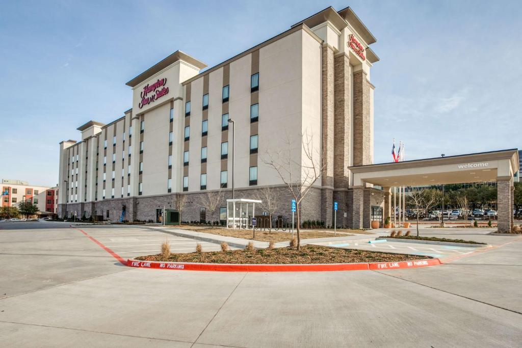 Hampton Inn & Suites Dallas-Central Expy/North Park Area photo 1