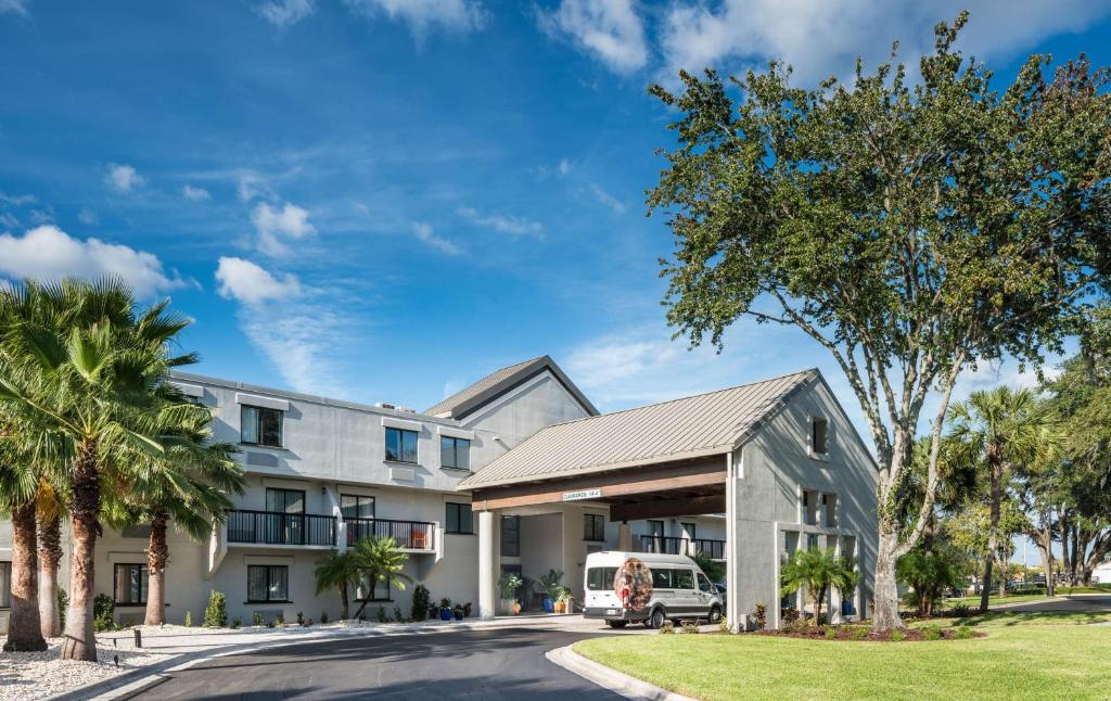 DoubleTree by Hilton Gainesville image