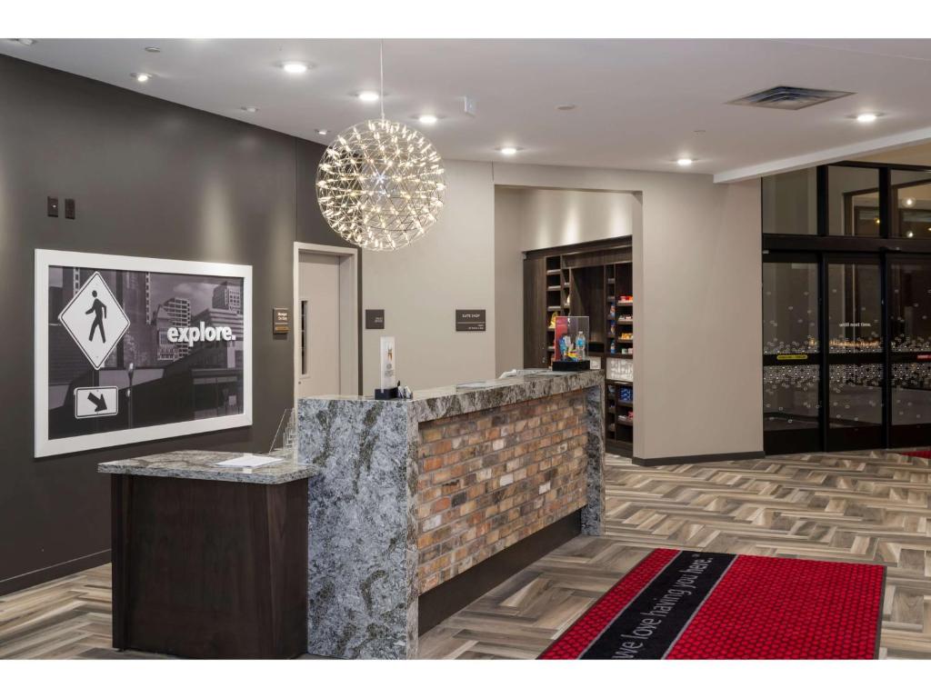 Hampton Inn and Suites Minneapolis University Area, MN photo 3
