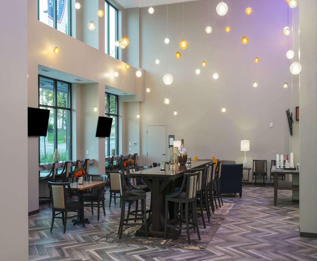 Hampton Inn and Suites Minneapolis University Area, MN photo 4