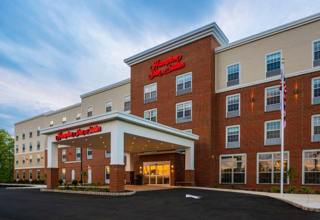 Hampton Inn & Suites Bridgewater image