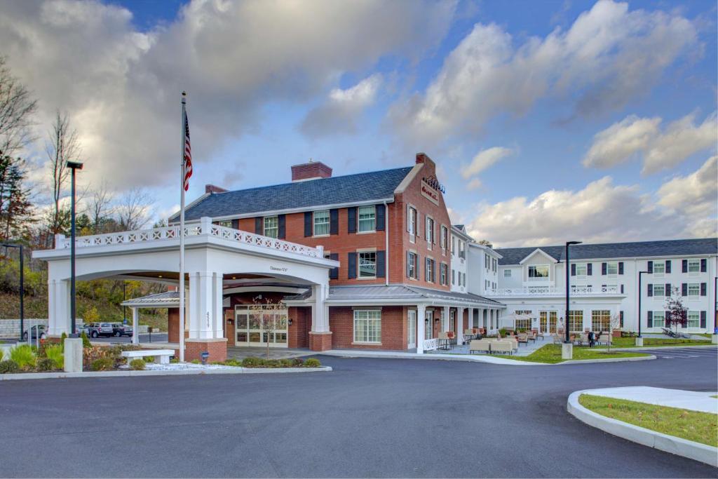 Hampton Inn and Suites Manchester image