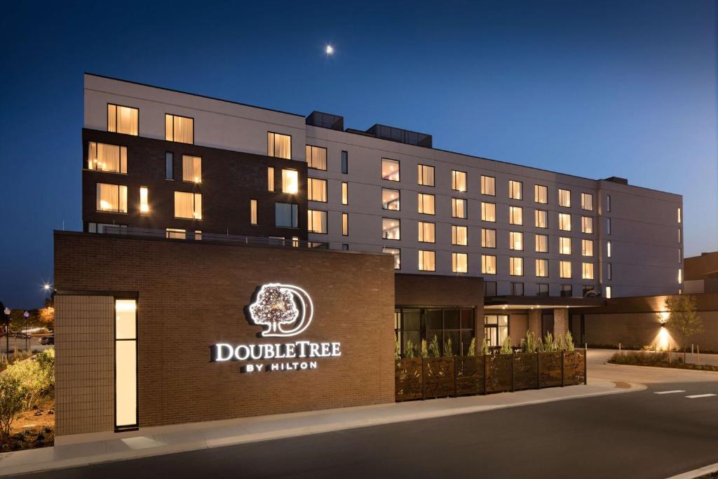Doubletree By Hilton Greeley At Lincoln Park photo 1