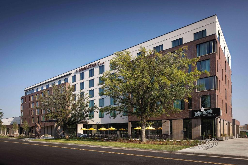Doubletree By Hilton Greeley At Lincoln Park photo 2