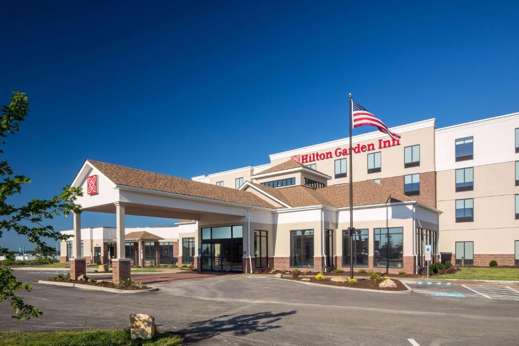 Hilton Garden Inn Pittsburgh Airport image