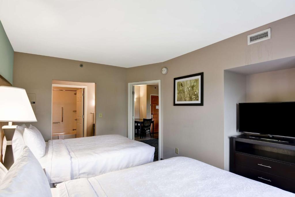 Homewood Suites by Hilton Aurora Naperville - Tap to explore photos