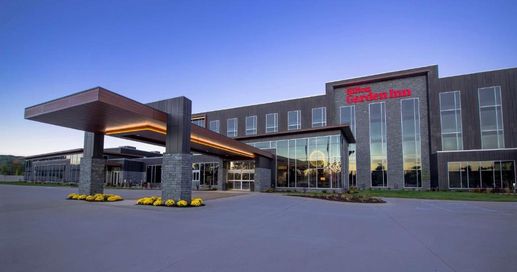 Hilton Garden Inn Wausau image