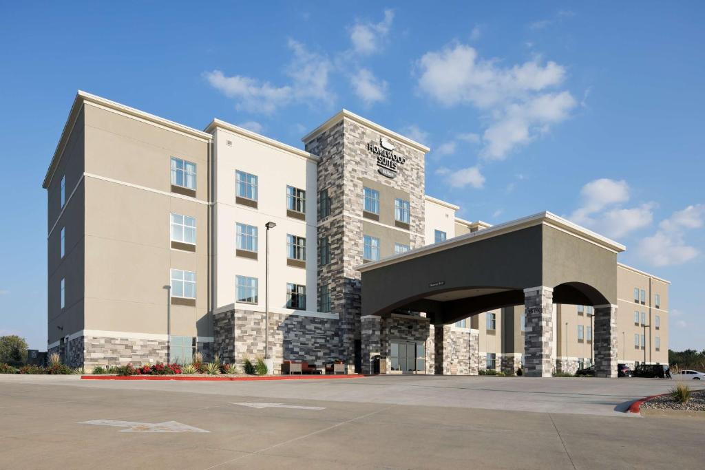 Homewood Suites by Hilton Topeka image