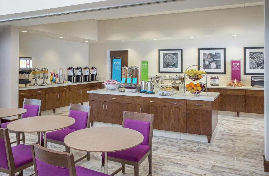 Hampton Inn & Suites by Hilton Oahu/Kapolei - Tap to explore photos
