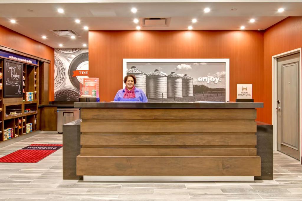 Hampton Inn & Suites by Hilton Grande Prairie photo 4