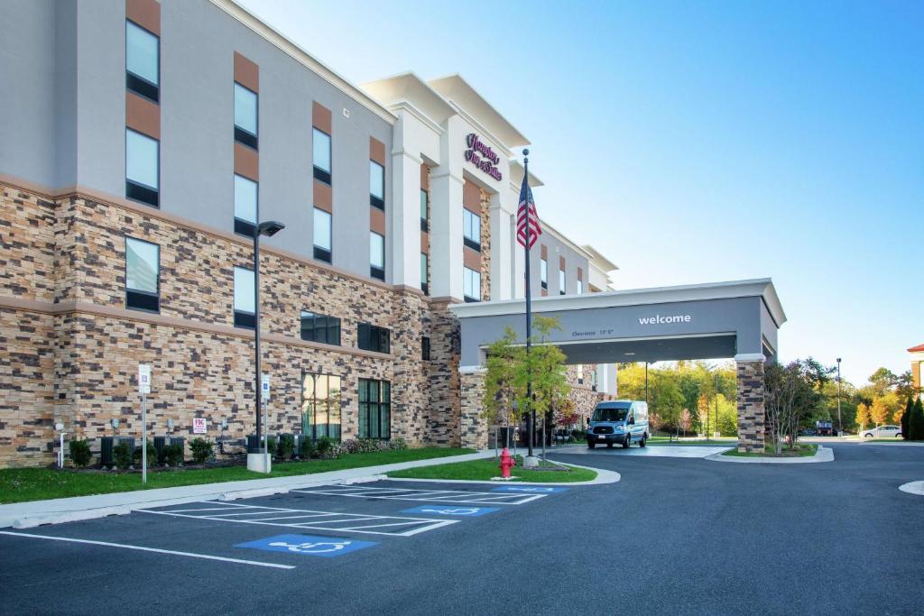 Hampton Inn & Suites Glenarden/Washington DC photo 1