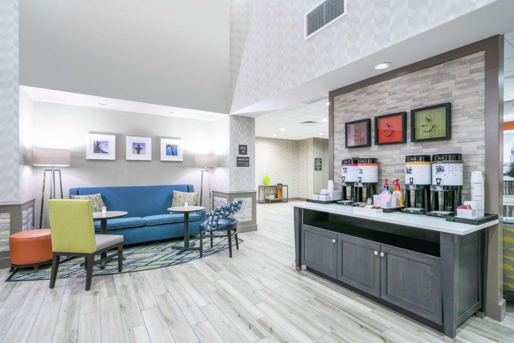 Hampton Inn & Suites Glenarden/Washington DC photo 3