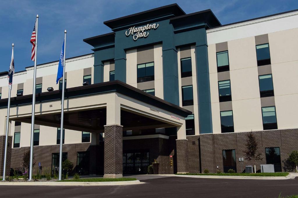 Hampton Inn Superior Duluth image
