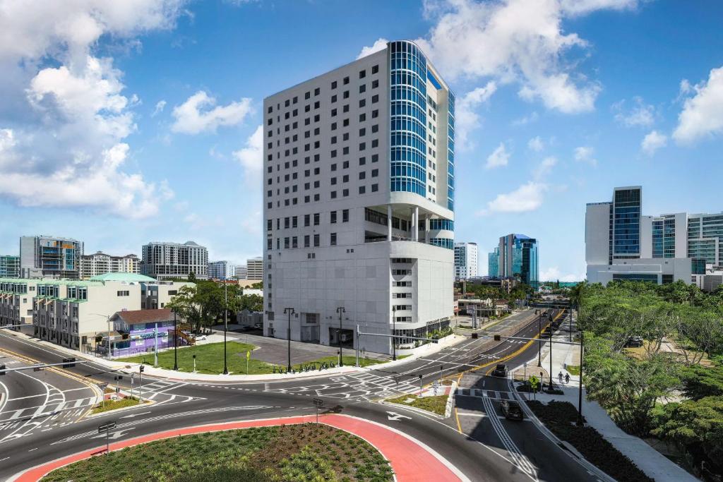 Embassy Suites By Hilton Sarasota photo 1