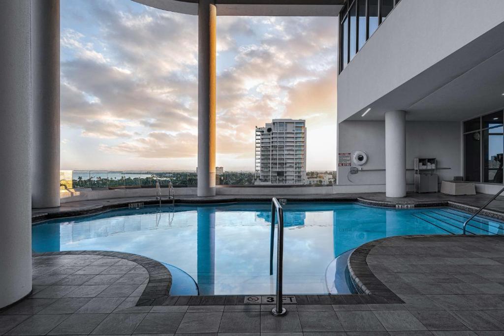 Embassy Suites By Hilton Sarasota photo 4