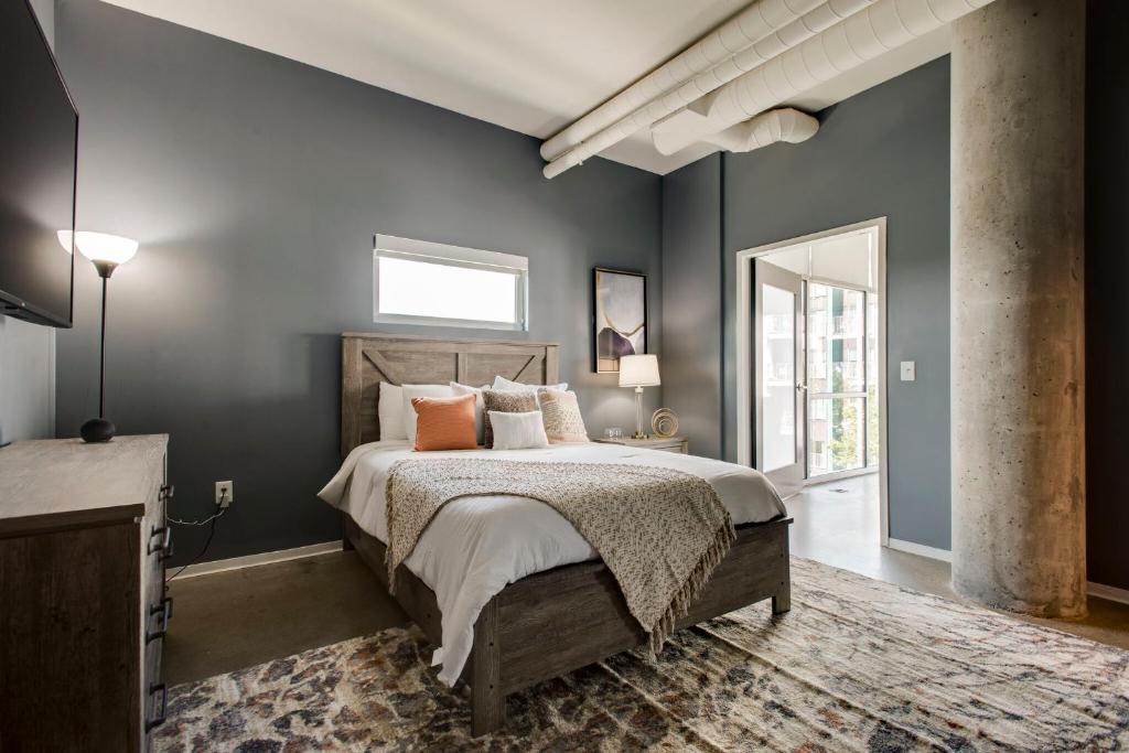 Sleek and Spacious Condo In East! image