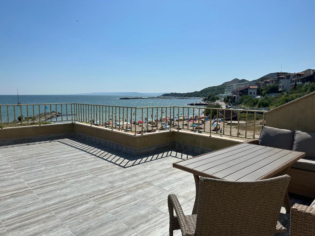 25m FROM THE BEACH!! Luxury Sea Paradise Apartment photo 1