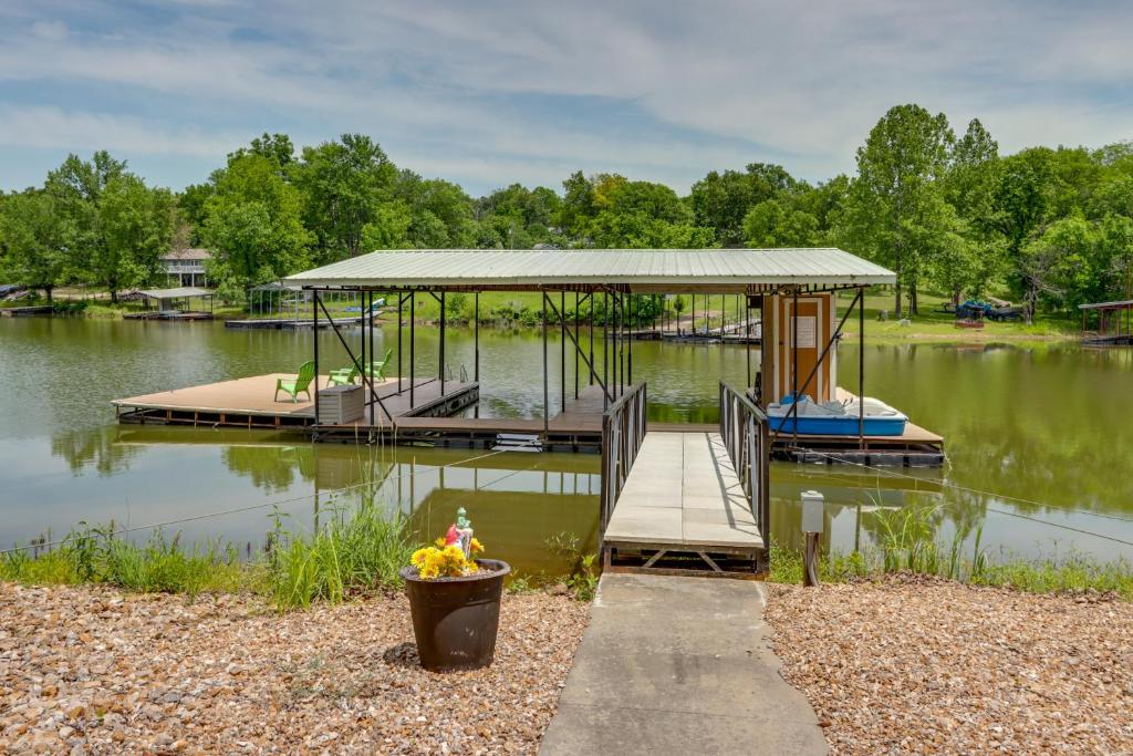 Lazy RS Lakehouse with Private Hot Tub and Boat Dock photo 1