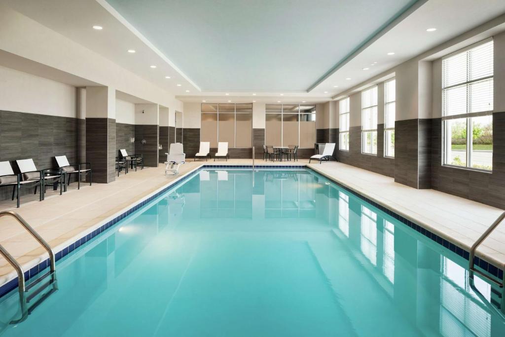 Embassy Suites By Hilton Noblesville Indianapolis Conv Ctr photo 2