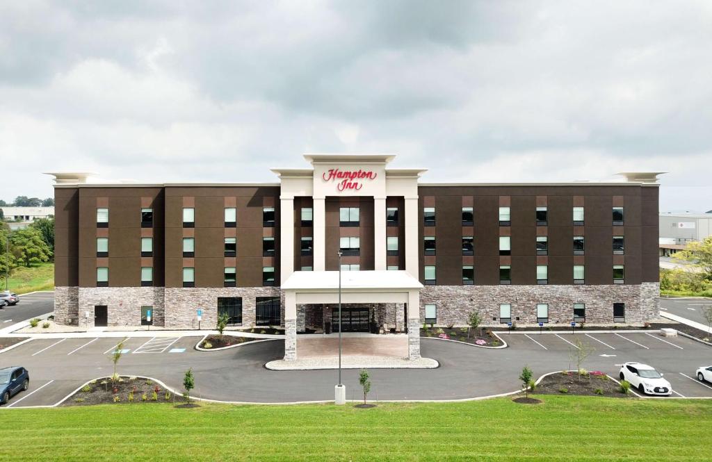 Hampton Inn Lebanon image