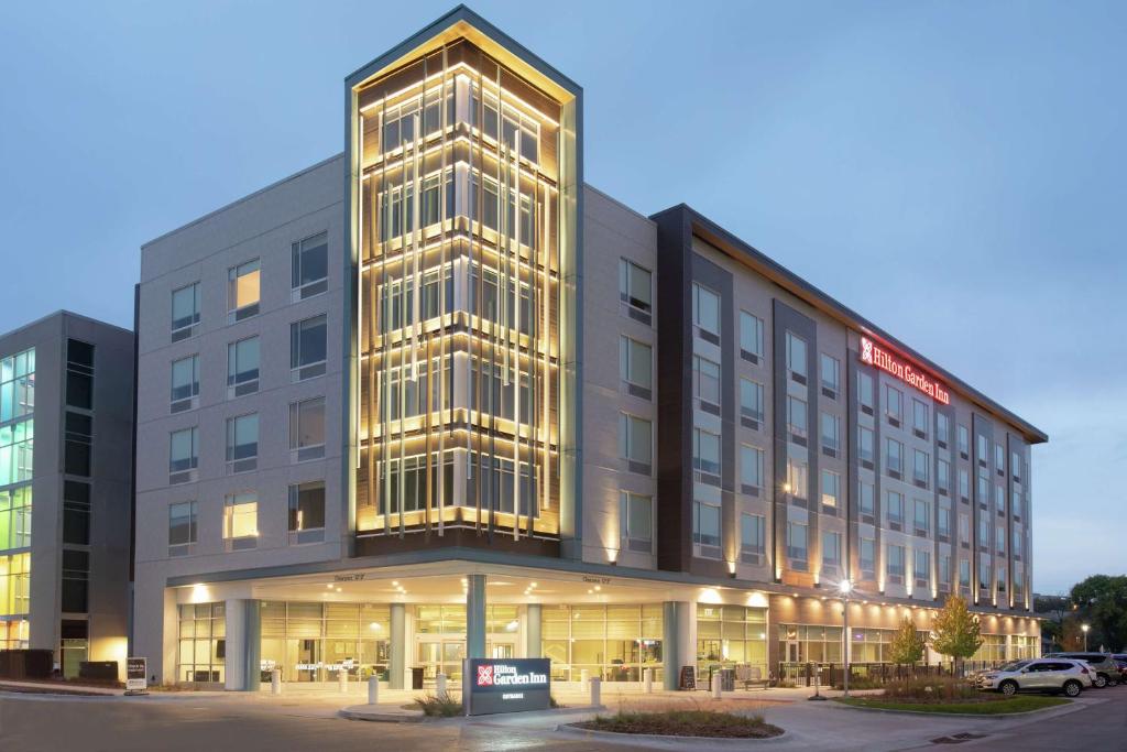 Hilton Garden Inn Omaha Aksarben Village image