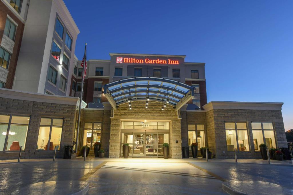 Hilton Garden Inn Cincinnati Midtown photo 2