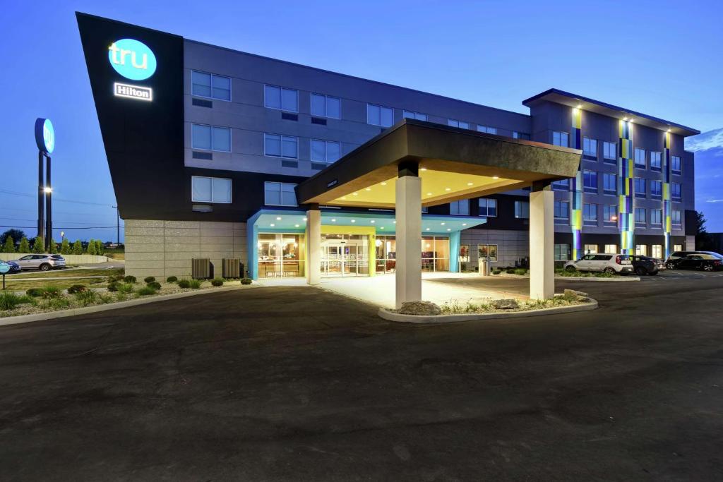 Tru by Hilton Fort Wayne, IN image