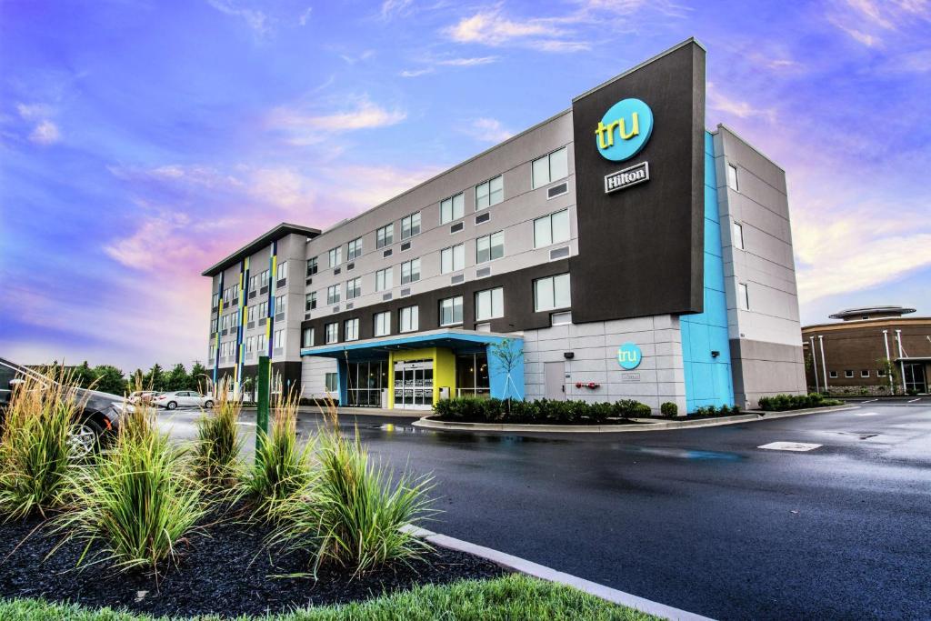 Tru by Hilton Bowling Green, KY image