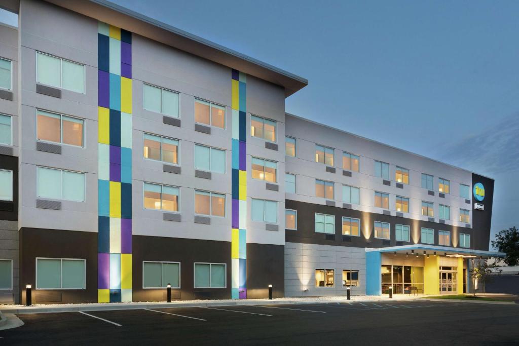Tru by Hilton Harbison Columbia image