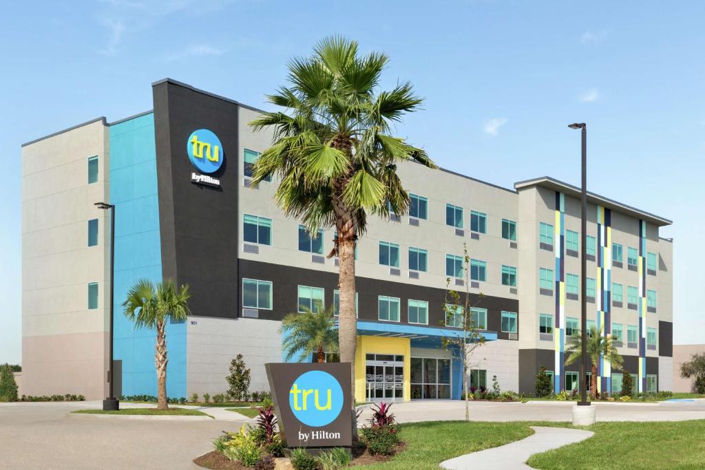 Tru by Hilton Houston Webster NASA image