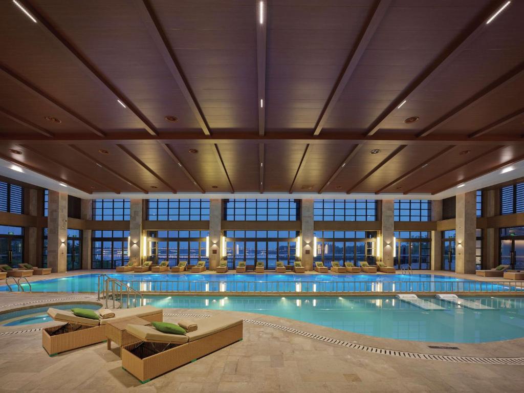 Hilton Wenan photo 3