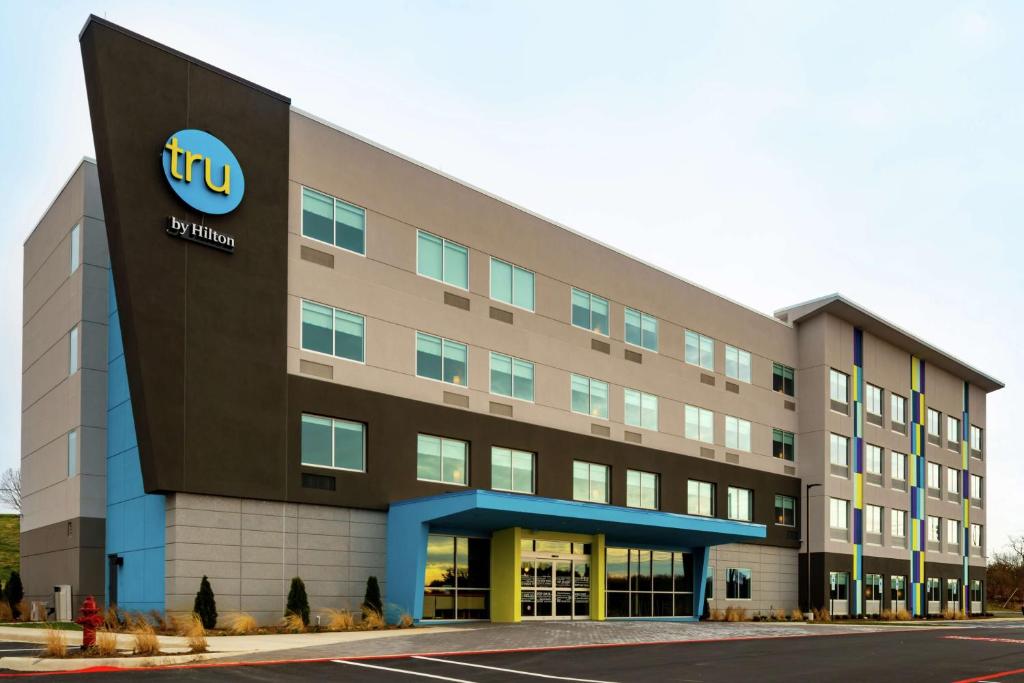 Tru By Hilton Staunton image