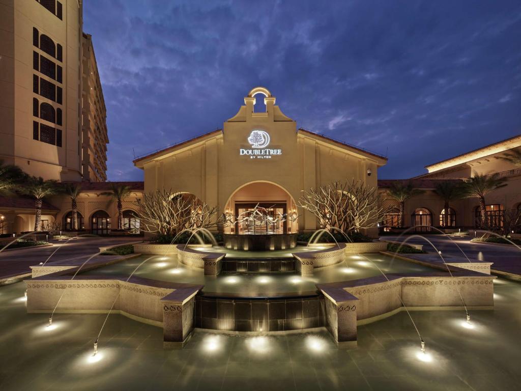 Doubletree By Hilton Huidong Resort photo 2