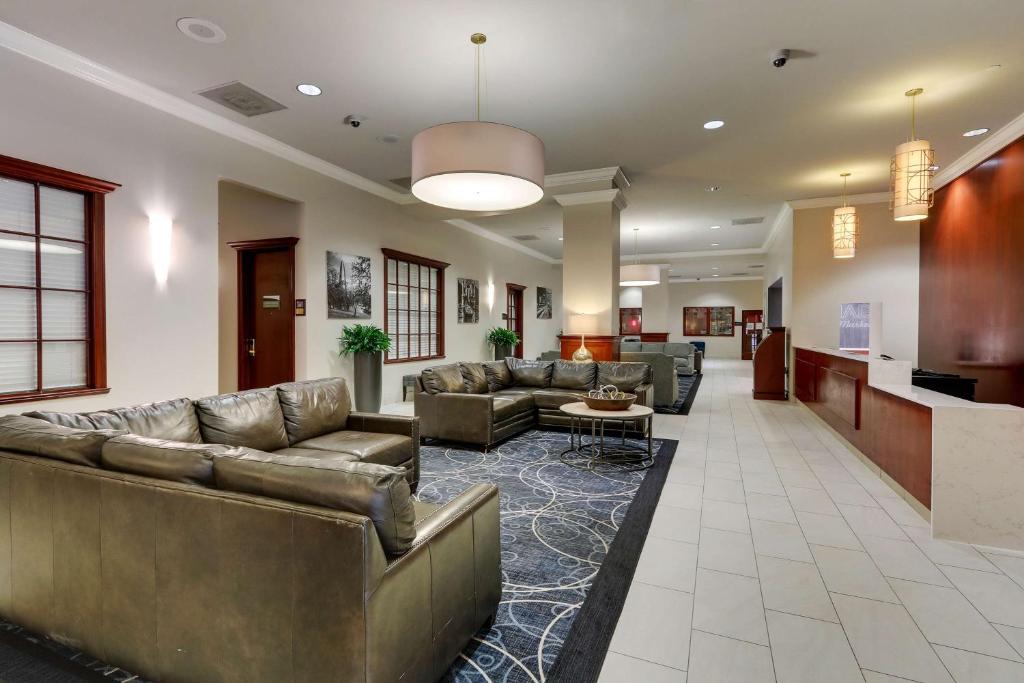 DoubleTree by Hilton St. Louis Forest Park photo 3