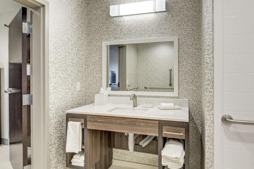 Home2 Suites by Hilton Foley, AL - Tap to explore photos