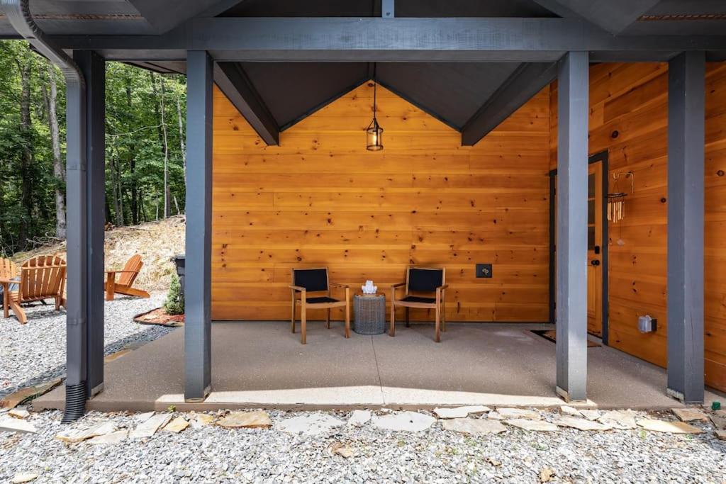 Hillside Hideaway Cabin photo 4
