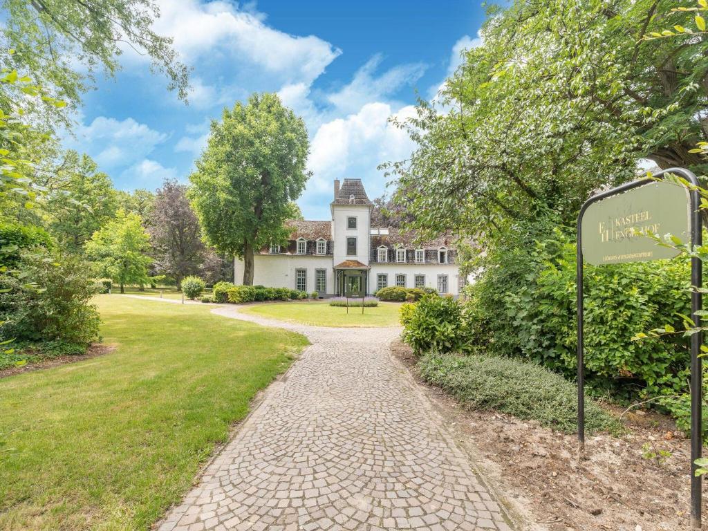 Snug apartment in Houthalen Oost with heated pool photo 4
