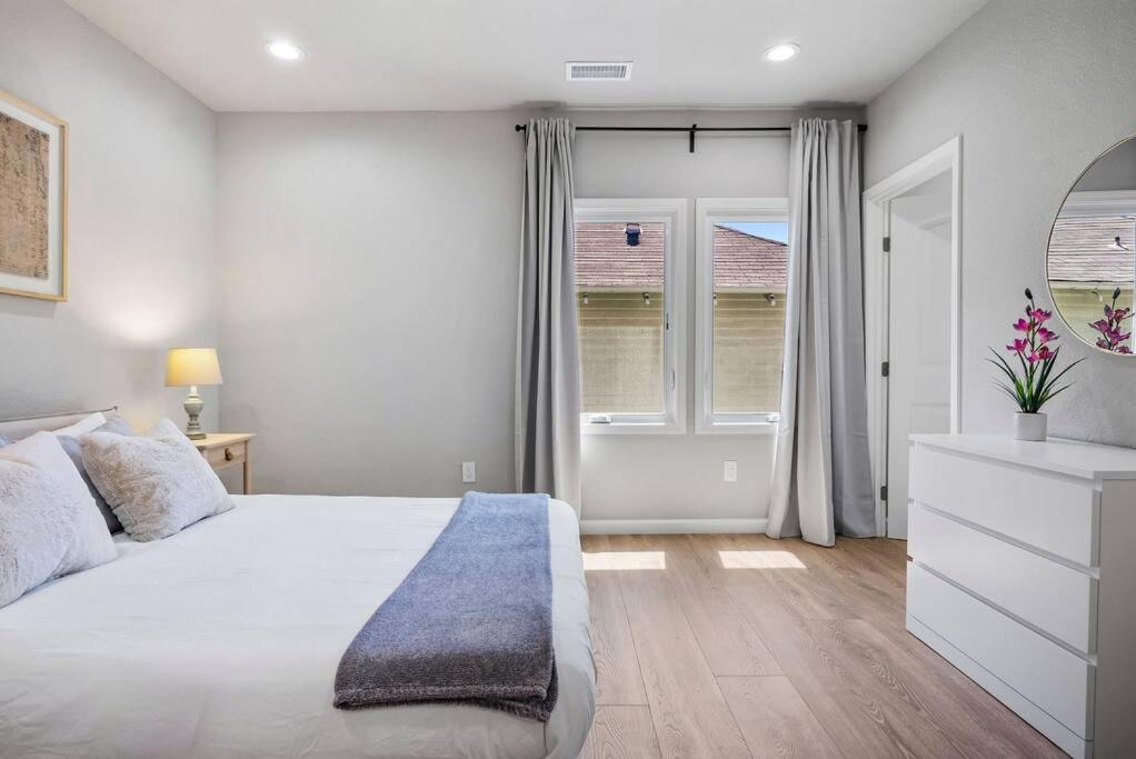 Sparkling New 2BR near BART photo 1