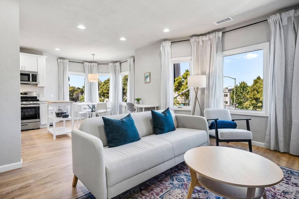 Sparkling New 2BR near BART photo 2