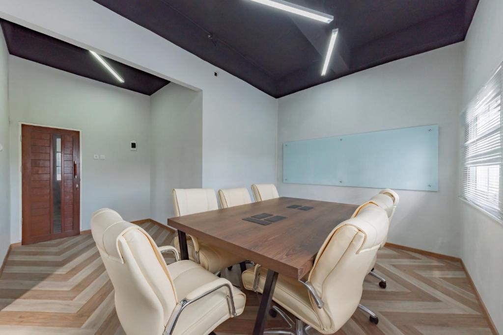 Urbanview Hotel The Tang Balikpapan by RedDoorz photo 4