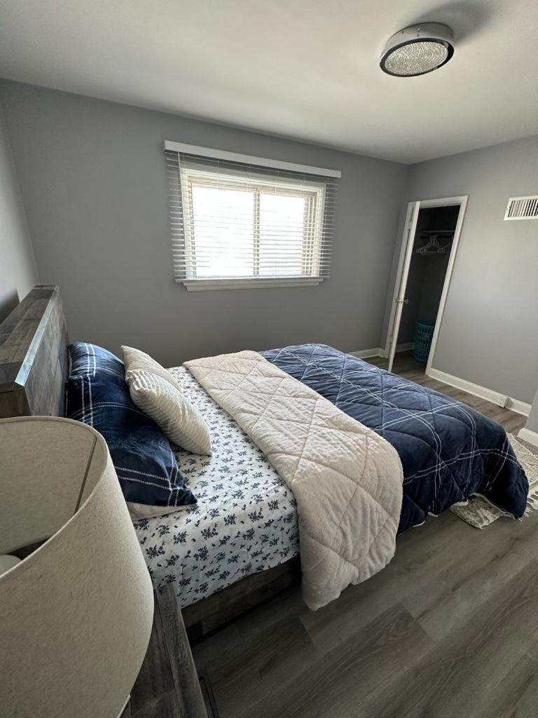 Spotless 4 Bedrooms 4 Beds Sleep 8 in Winnipeg photo 3