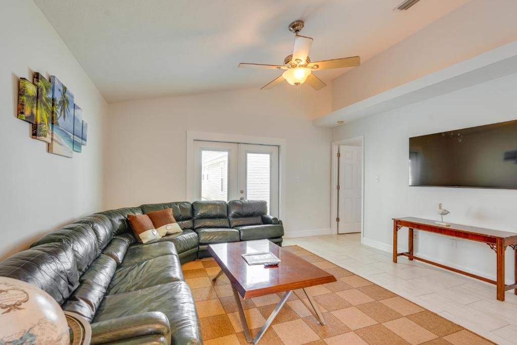 PCB Vacation Home with Community Pool 1 Mi to Beach! photo 4