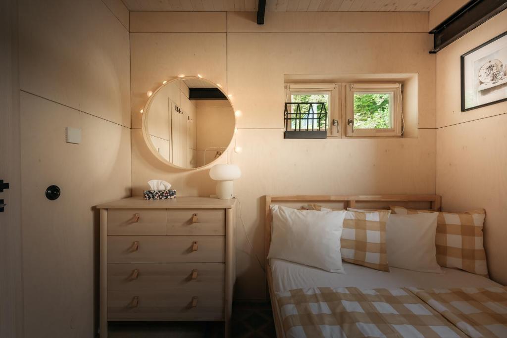 HOUSEBOAT FRED Prague photo 4