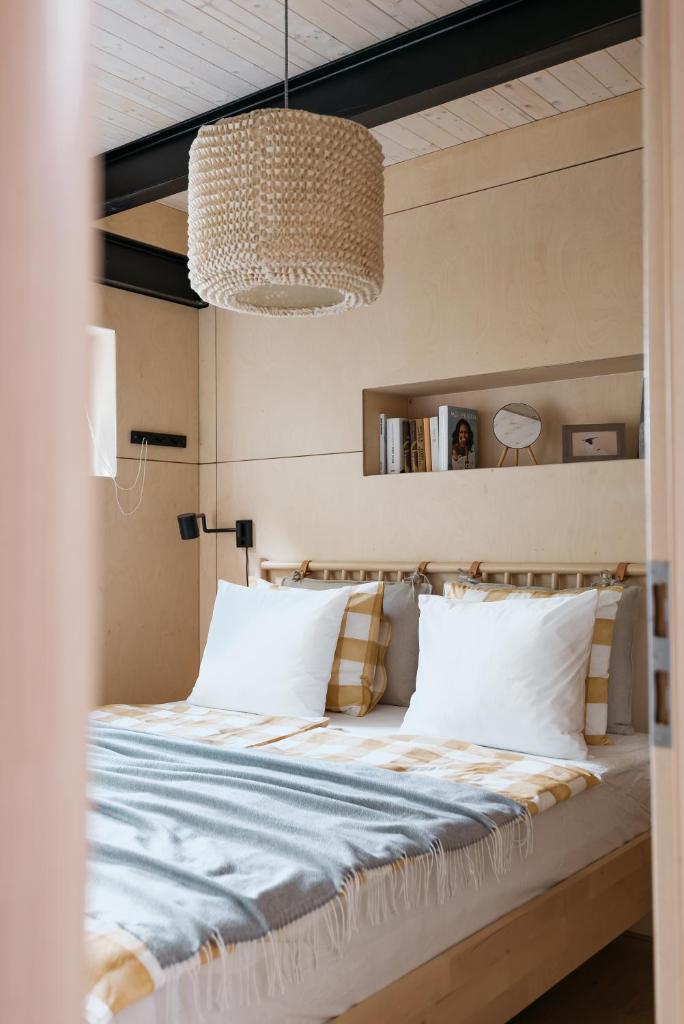 HOUSEBOAT FRED Prague photo 2