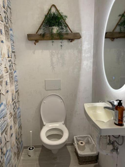 Trivelig nyoppusset hus ved femsjøen. photo 1