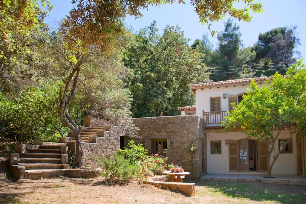 beachfront villa, Sun and sea photo 3